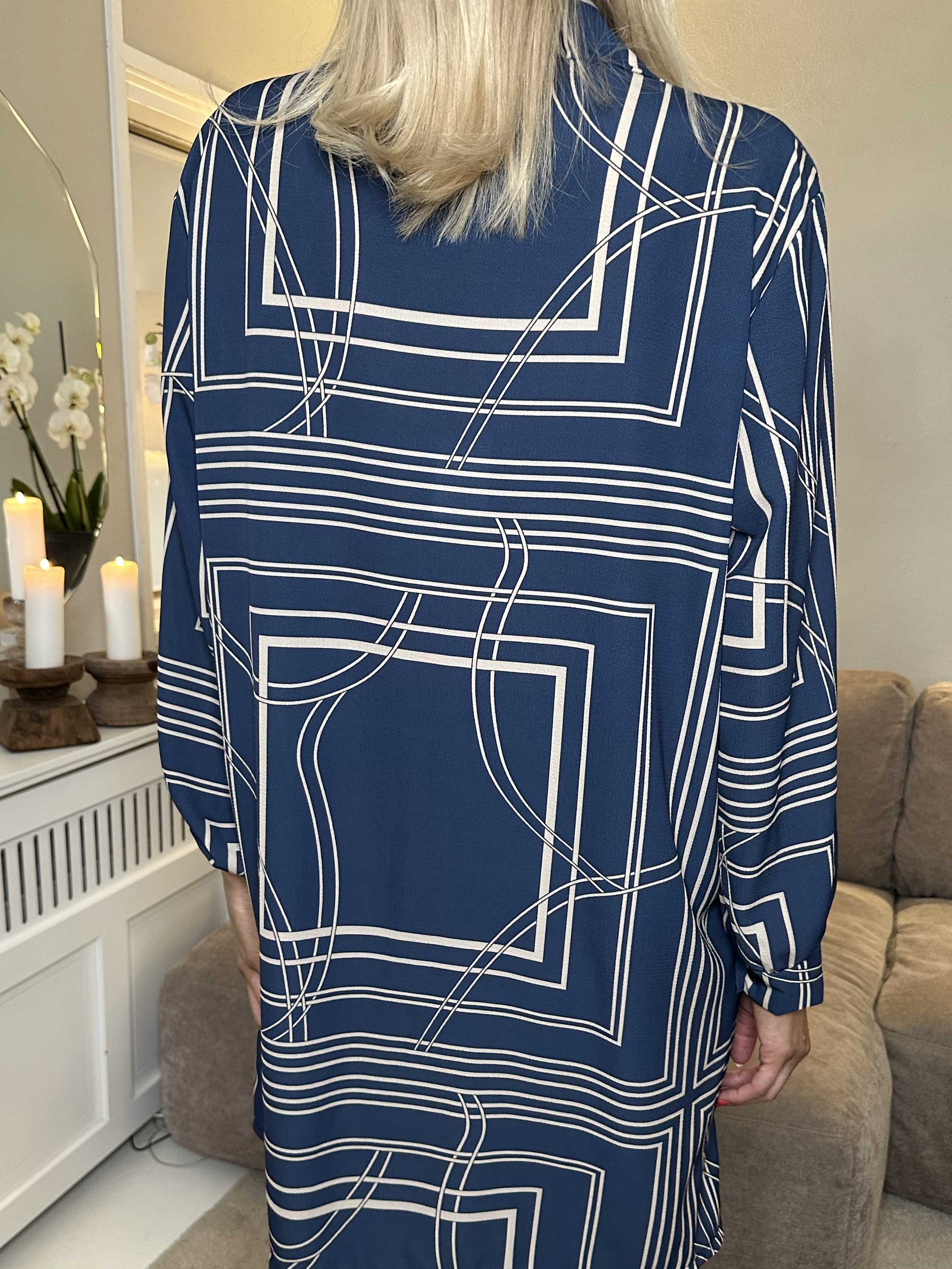 Abigail Square - Mönstrad skjortklänning